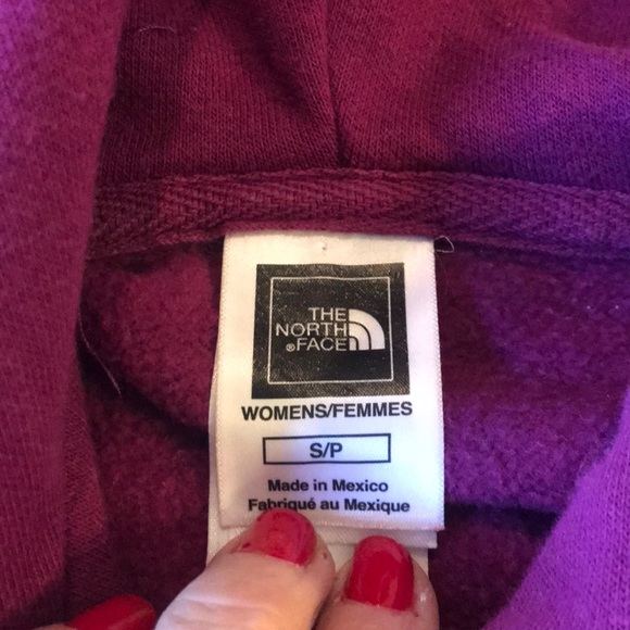 Looks Good Women’s Small Purple North Face Hoodie - Picture 3 of 4